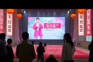 新生代组合解散声明封面：空舞台与聚光灯